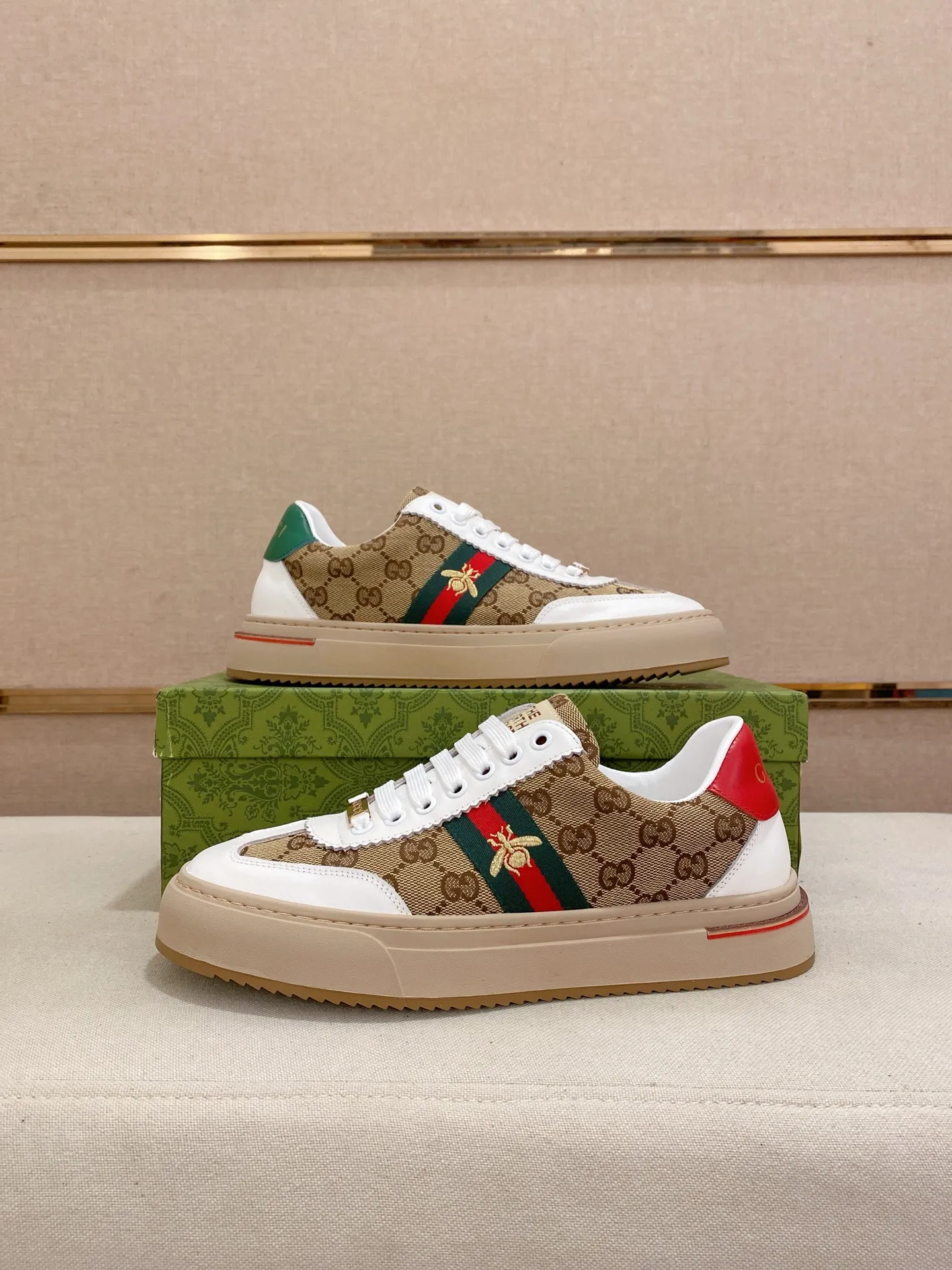 Men's clothing and shoes💰:400💰 (GUCCI) The latest model from the official website 🎁🎁Casual and fashionable men's shoes👟, hot style💥The version is simple and elegant, exclusive for trendy men. Unique latest brand elements from the official website👑Original decoration, fashionable and generous, the fabric is original cowhide ✅Sheepskin lining, the official website specifies wear-resistant casual outsole, the classic model is taken in kind at the counter🎬38-44 (45 is not returned or exchanged when customized)